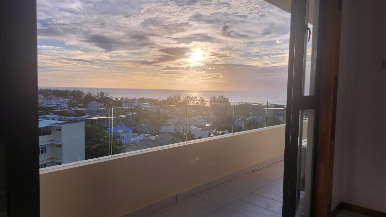 Seaview Luxury Appartment Flic en Flac Bagian luar foto